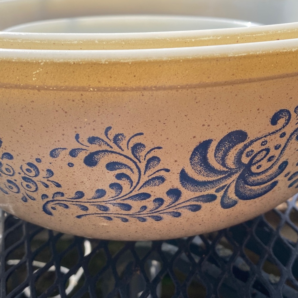 Vintage Pyrex Floral Nesting Mixing Bowls Set of 3 Excellent Homestead pattern - Picture 6 of 7